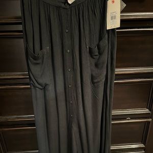 Billabong long maxi skirt in Dark Navy.  Size small
